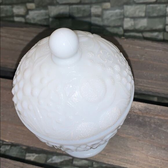 milkglass jar with lid - Picture 3 of 4